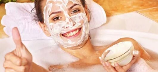 Gezichtsmaskers met zure room of room