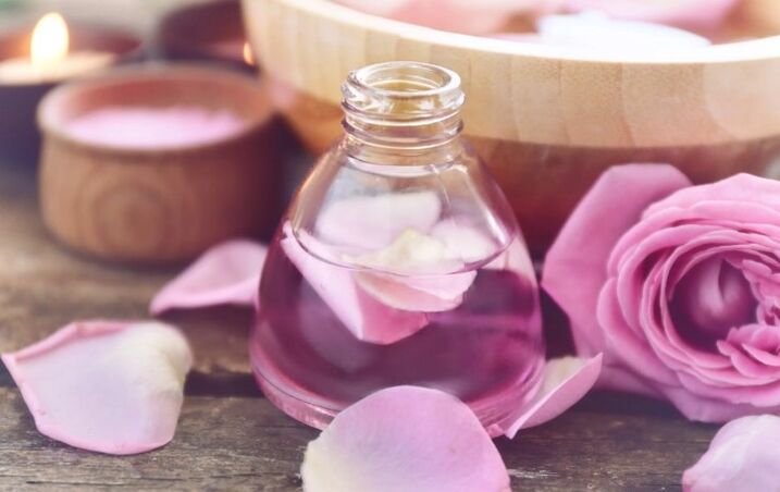 Lotion van rozenblaadjes